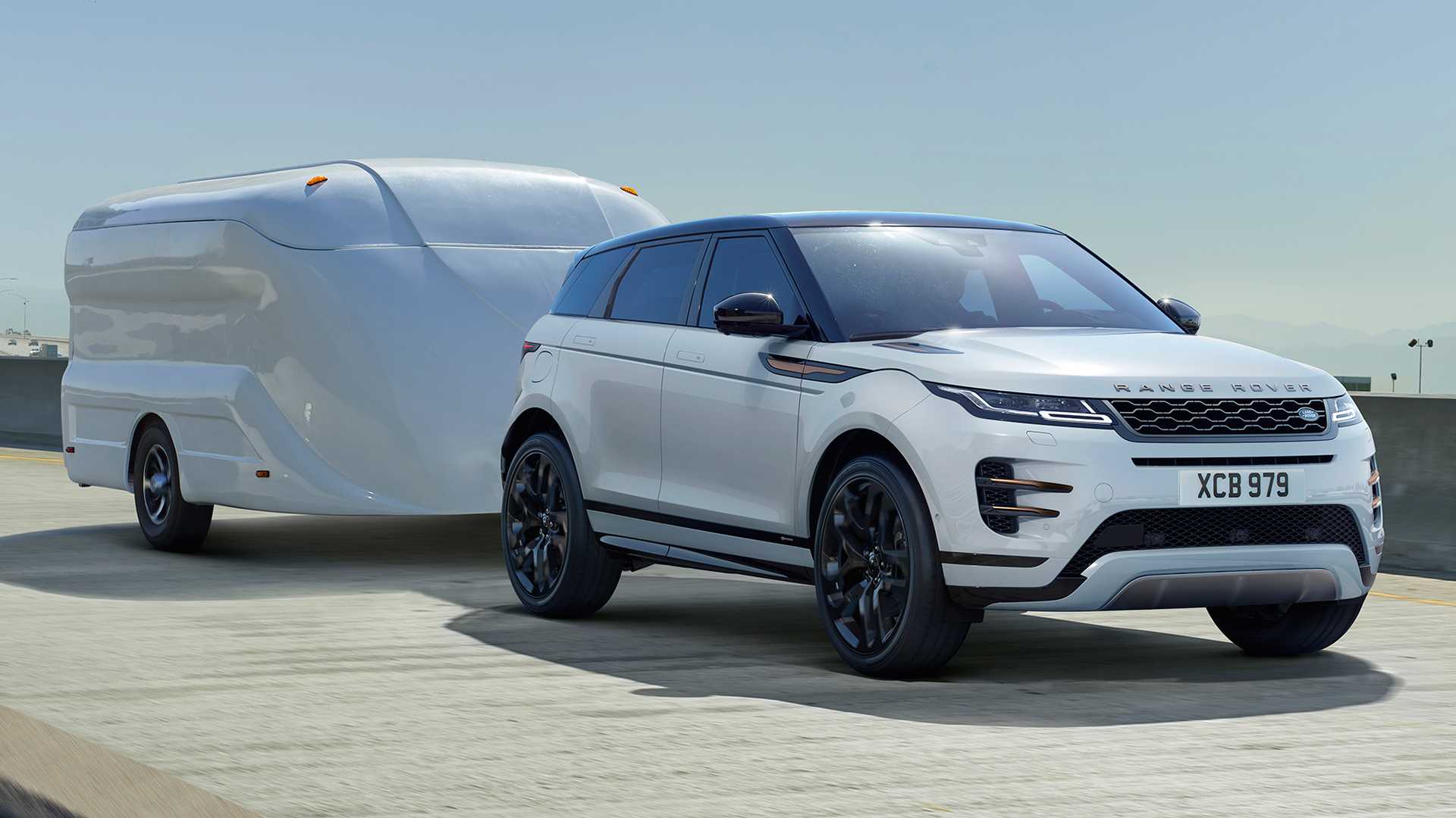 Чем отличился 2019 год. Land Rover Evoque 2019. Рендж Ровер 2019. Range Rover Evoque 2019 White. Двухццветный рэньжк Ровер Эвок 2020 года.