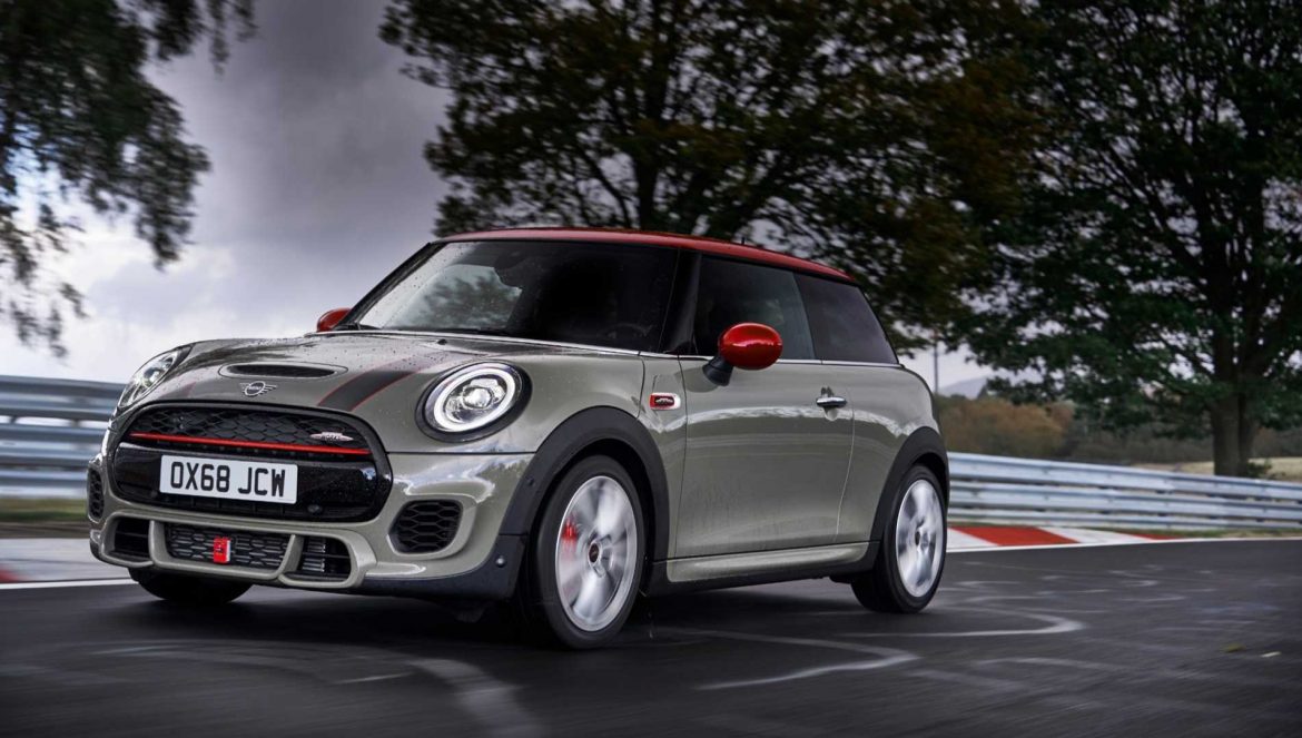 Curățenie cu Mini JCW, GT-R special de Japonia și „Driftmas” cu Evora