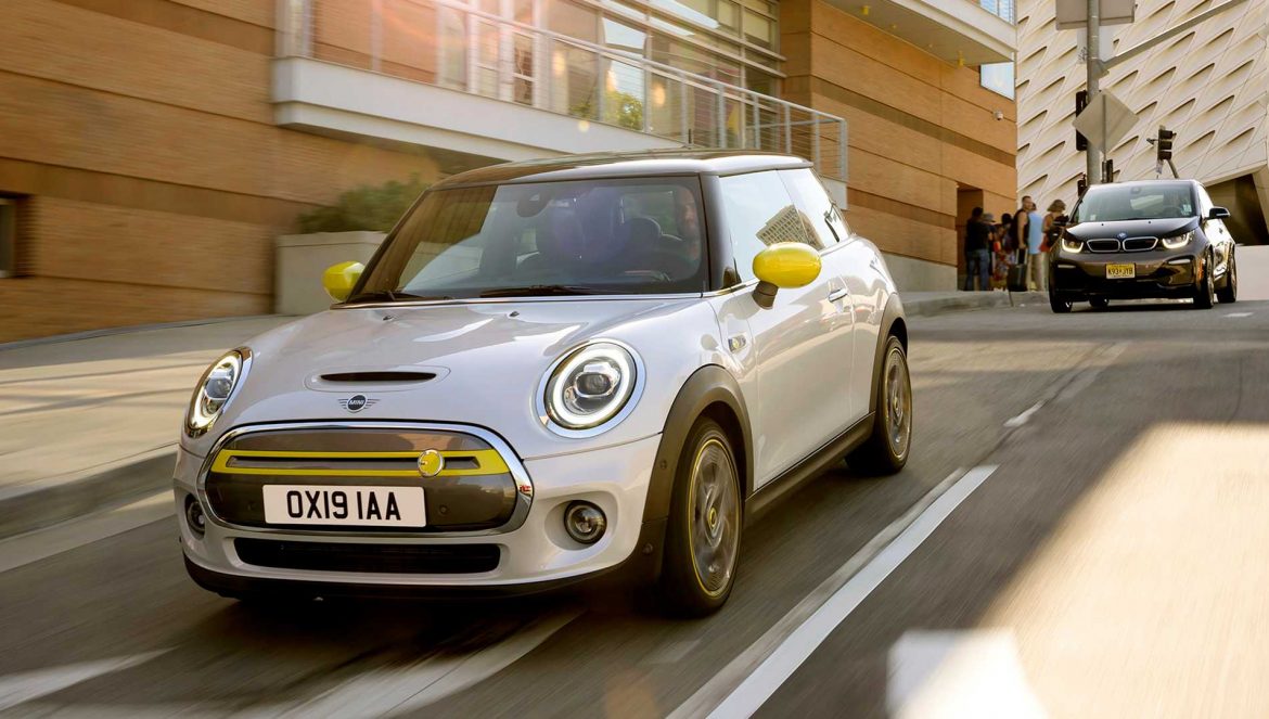 (Video) Britania: clasică cu DBS GT Zagato sau EV cu Mini Cooper SE