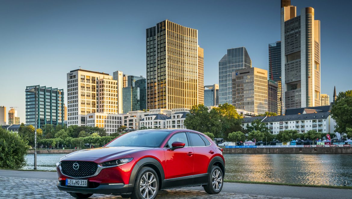 Mazda CX-30 în Ro, Cayenne Turbo S E-Hybrid pe Gotland Ring