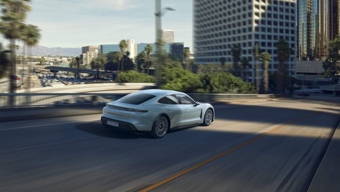 Porsche: Taycan 4S, Boeing & Cayman GT4 Sports Cup