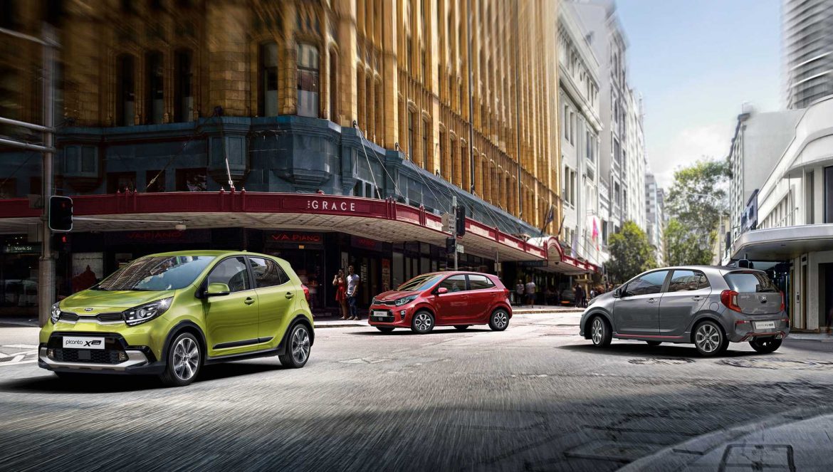 Hyundai Santa Fe e Kia Picanto cu Hilux și Peugeot e-Traveller