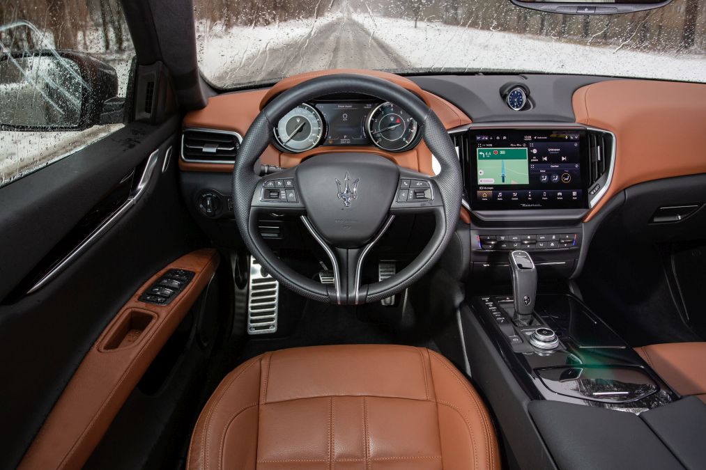 planșă de bord maserati Ghibli Hybrid