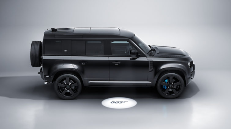 Land Rover Defender V8 Bond Edition_1