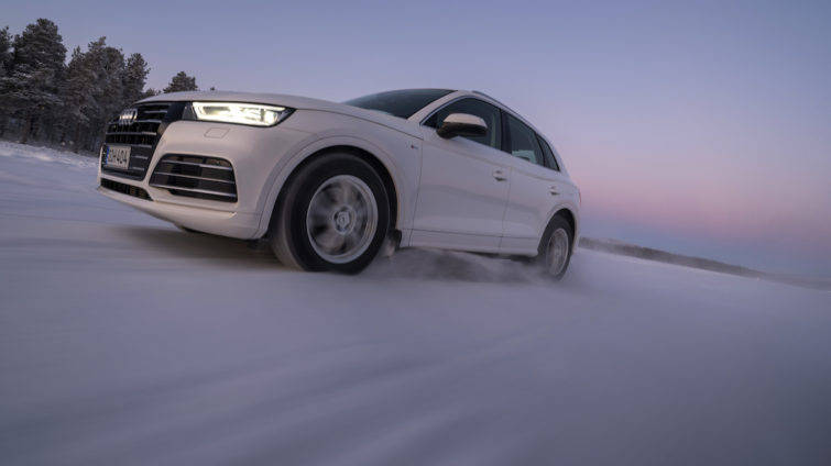 Nokian+Tyres+Hakkapeliitta+R5+SUV+(4)