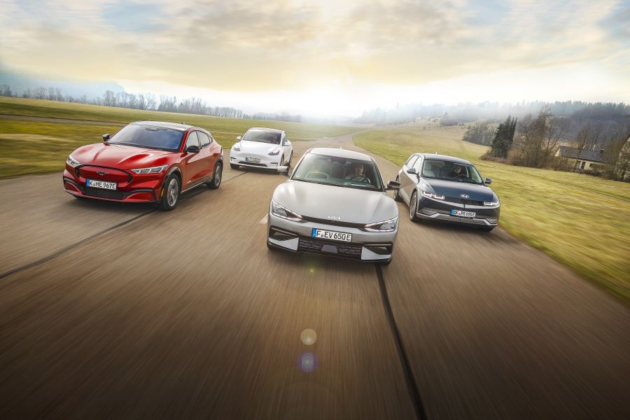 test comparativ Tesla Model Y, Kia EV6, Hyundai Ioniq 5, Ford Mustang Mach-E