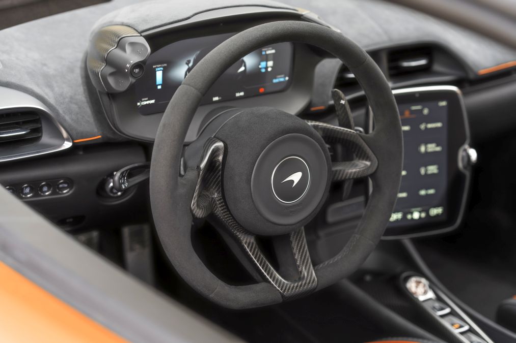 contact Mclaren Artura 2022 