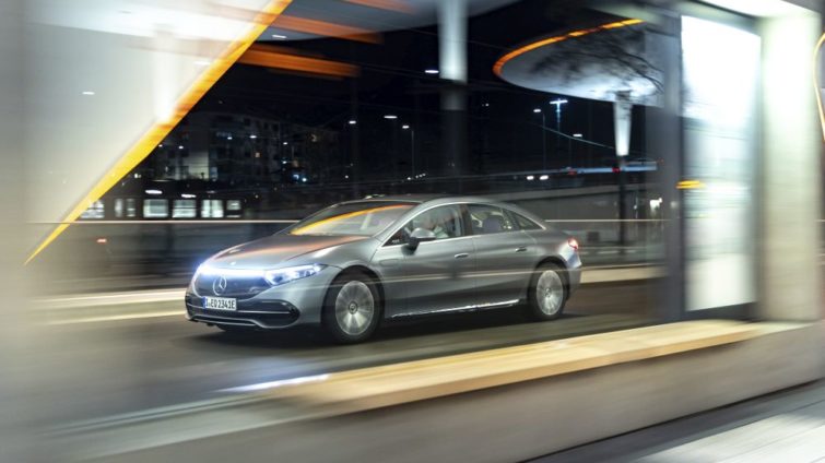 Mercedes EQS vs BMW i7