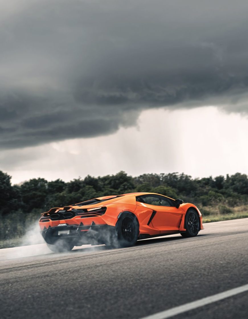 Lamborghini Revuelto contact 