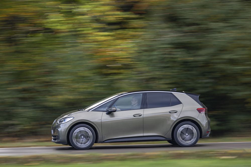 test comparativ Hyundai Kona vs VW ID.3 facelift 2024