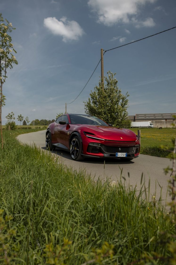 test Ferrari Purosangue 