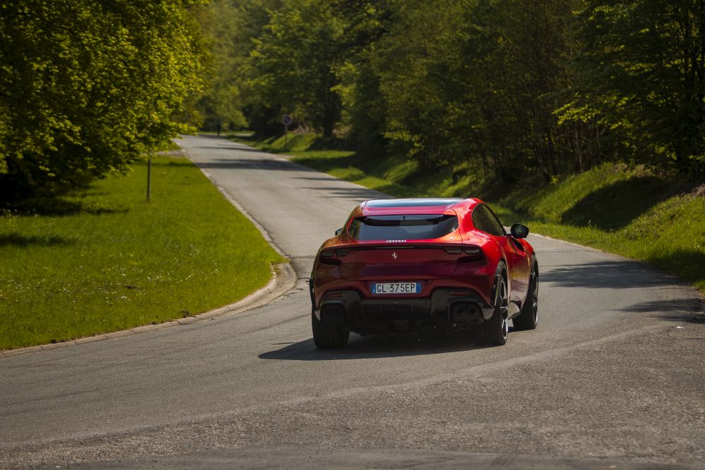 test Ferrari Purosangue 