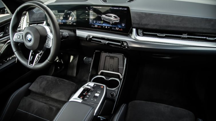 BMW iX2 xDrive30 - Interior