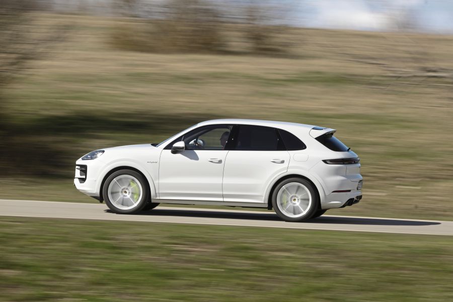 Porsche Cayenne E-Hybrid BMW X5 xDrive 50e VW Touareg R 3,0 TFSI Volvo XC90 T8 AWD PHEV