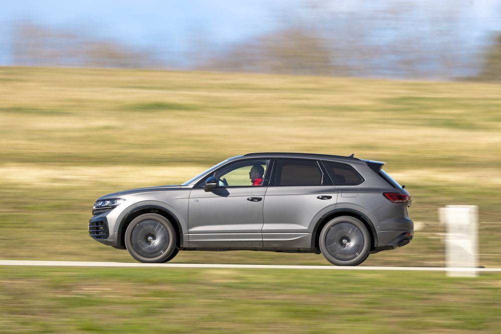 Porsche Cayenne E-Hybrid BMW X5 xDrive 50e VW Touareg R 3,0 TFSI Volvo XC90 T8 AWD PHEV