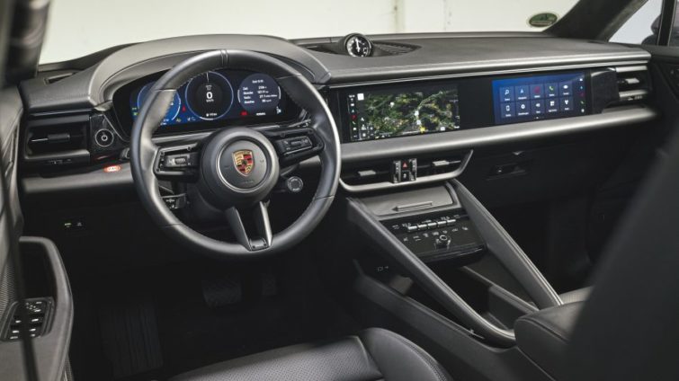 Test comparativ Audi Q6 e-tron Quattro, Mercedes EQE 500 4Matic SUV, Porsche Macan 4