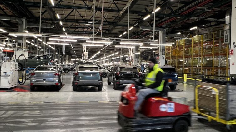 Reportaj - Uzina Dacia