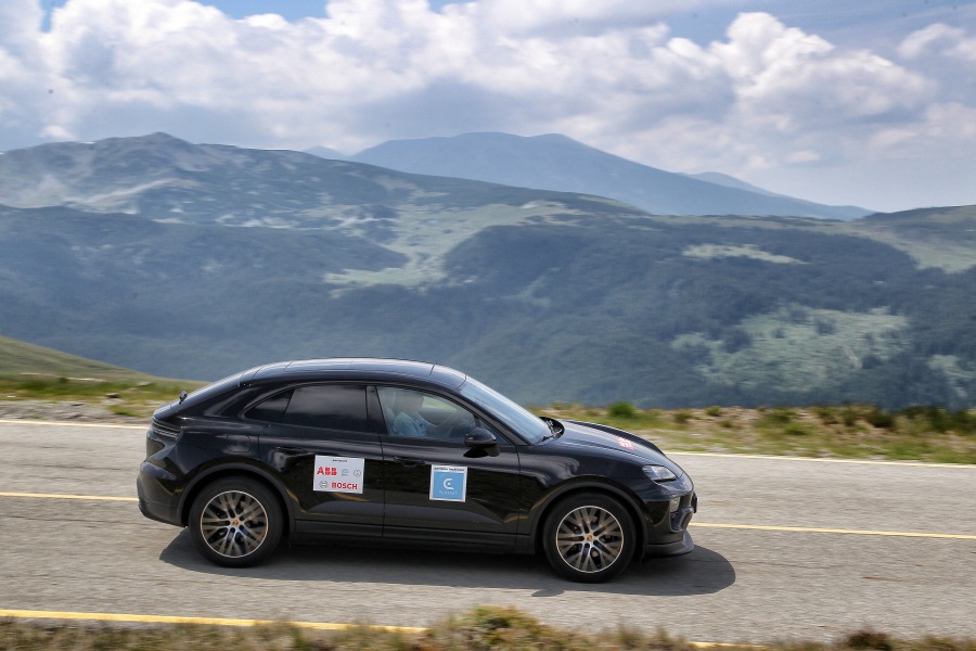 Porsche Macan Auto Motor si Sport 