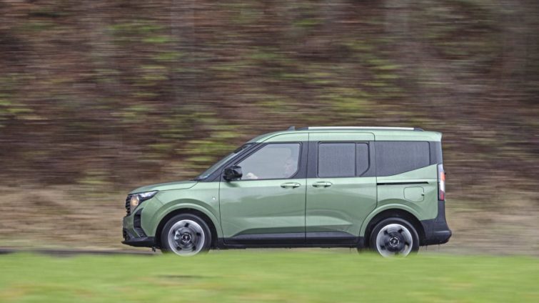 test comparativ Dacia Jogger vs Ford Tourneo Courier