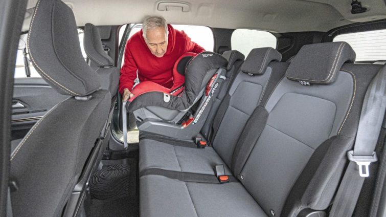 test comparativ Dacia Jogger vs Ford Tourneo Courier
