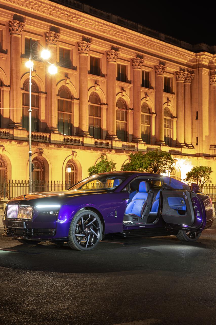 Rolls-Royce Spectre Black badge