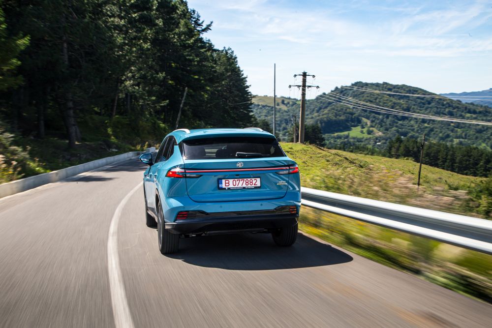 test MG HS Hybrid 2025