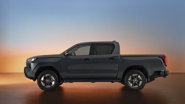 Toyota Hilux electric 2026