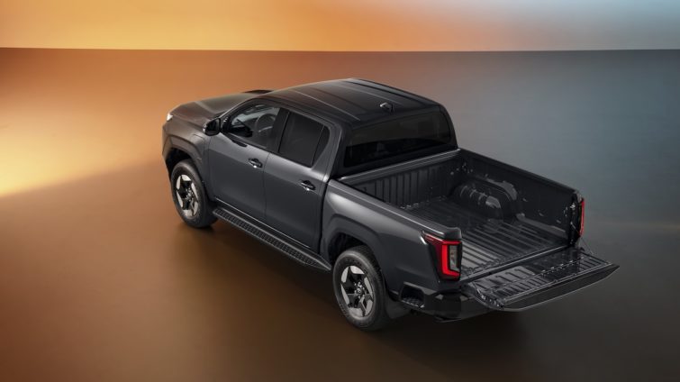 Toyota Hilux electric 2026