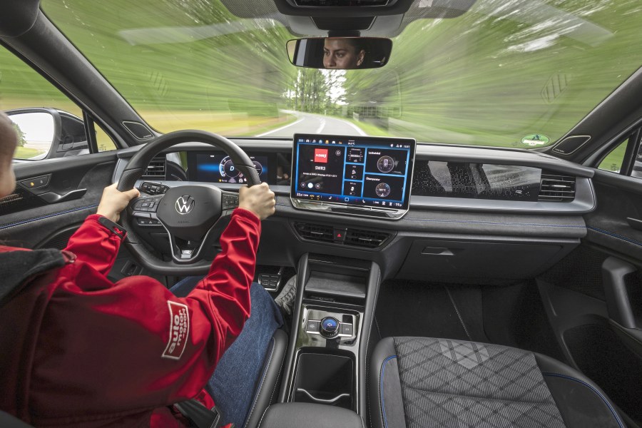 Test comparativ Audi Q5 TDI Quattro, BMW X3 20d xDrive, Mercedes GLC 220d 4Matic, VW Tayron 2.0 TDI 4Motion