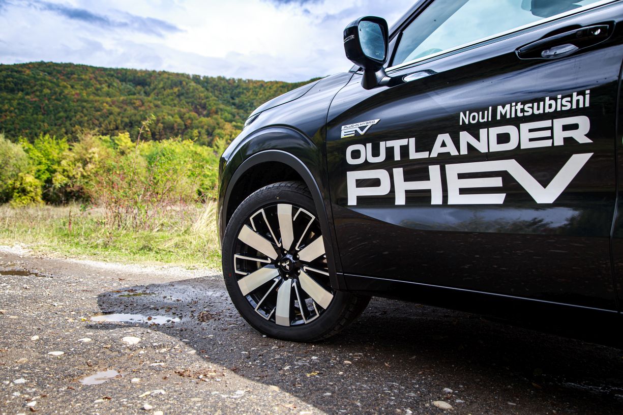 test Mitsubishi Outlander 2025