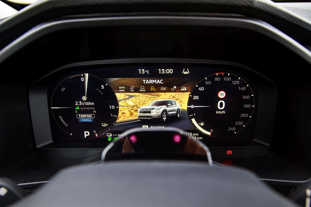 test Mitsubishi Outlander 2025