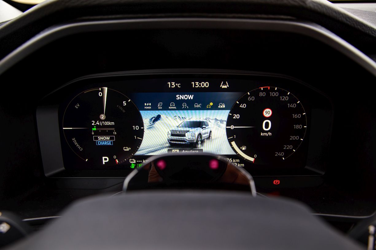 test Mitsubishi Outlander 2025