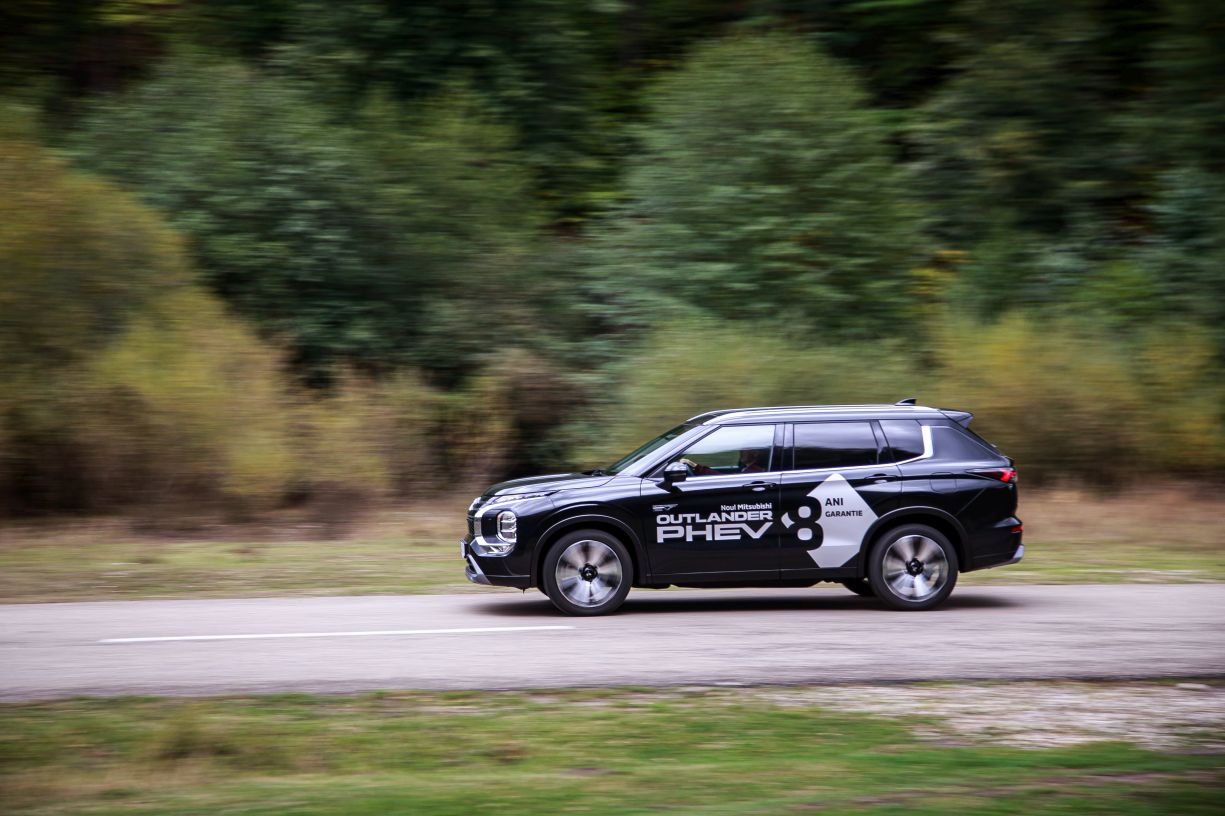 test Mitsubishi Outlander 2025