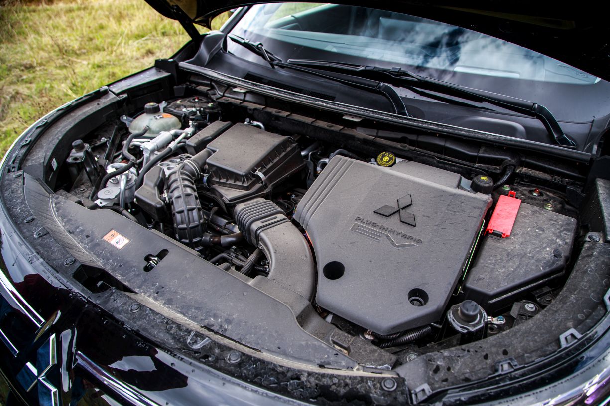 test Mitsubishi Outlander 2025