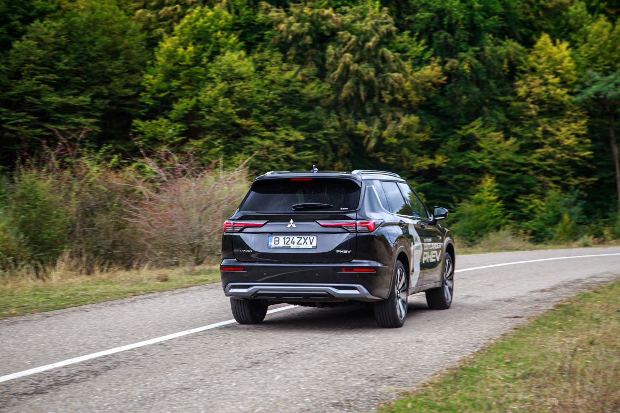 test Mitsubishi Outlander 2025