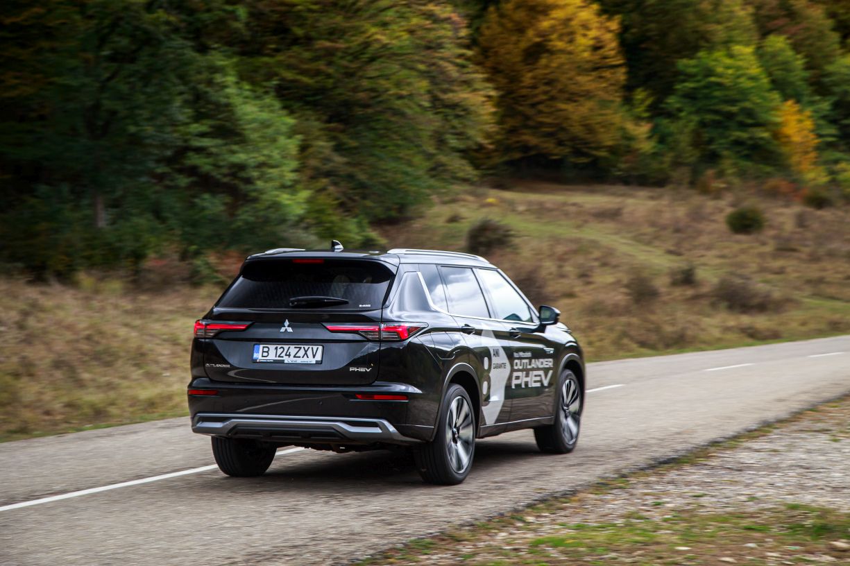 test Mitsubishi Outlander 2025