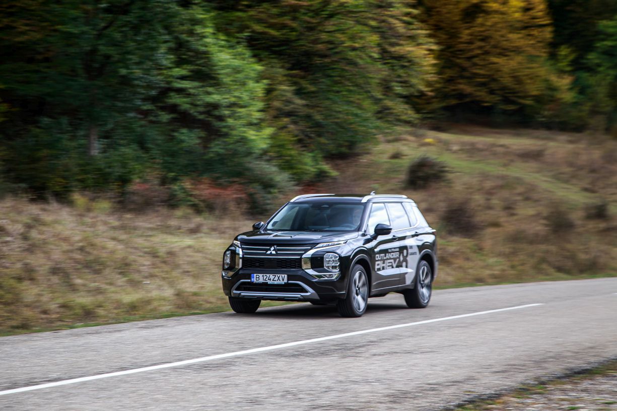 test Mitsubishi Outlander 2025