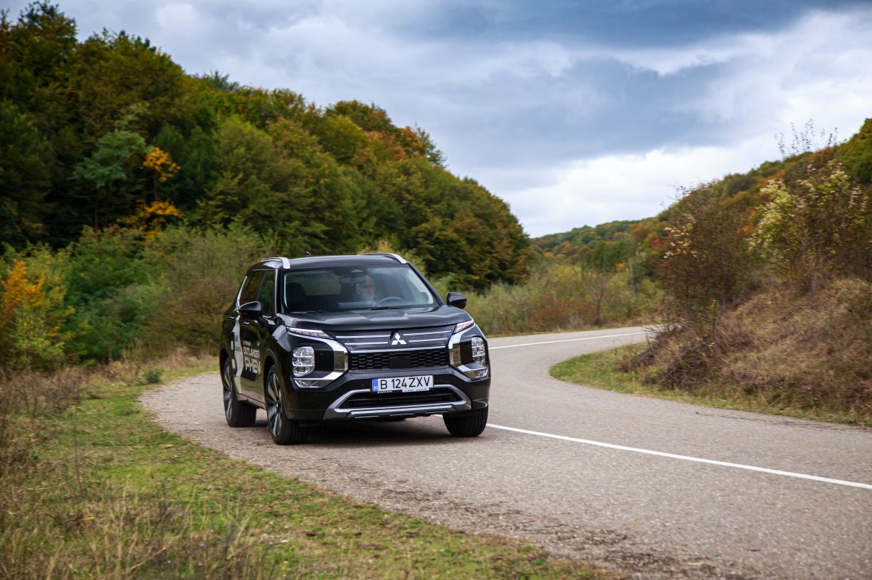 test Mitsubishi Outlander 2025