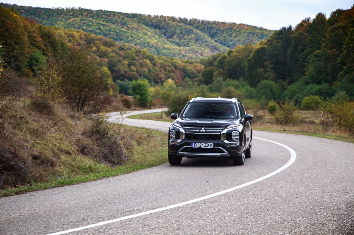 test Mitsubishi Outlander 2025