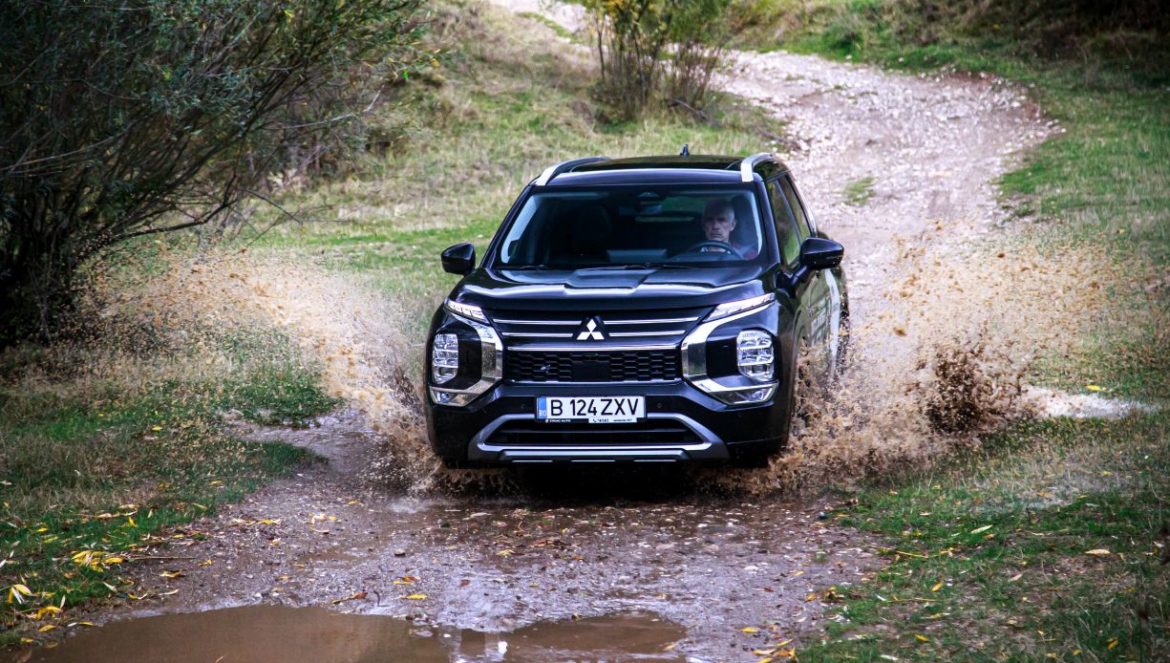 test Mitsubishi Outlander 2025