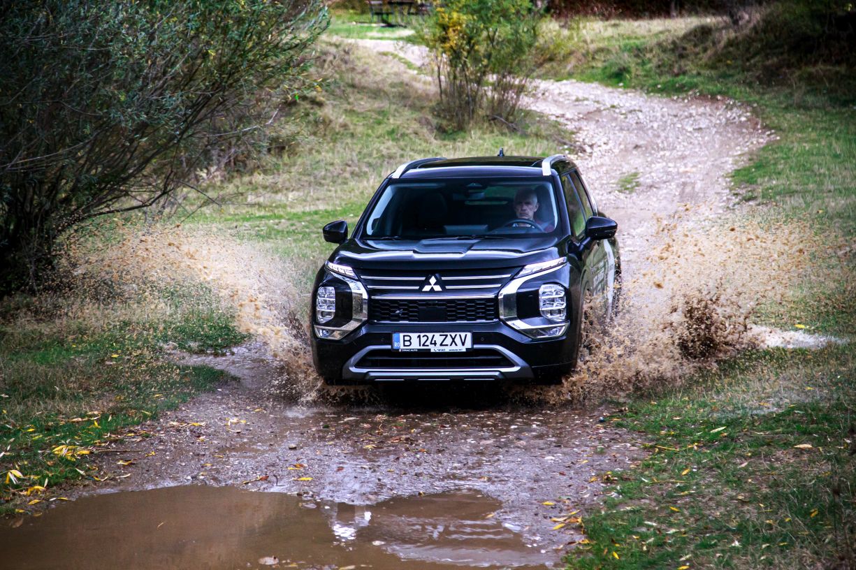 test Mitsubishi Outlander 2025