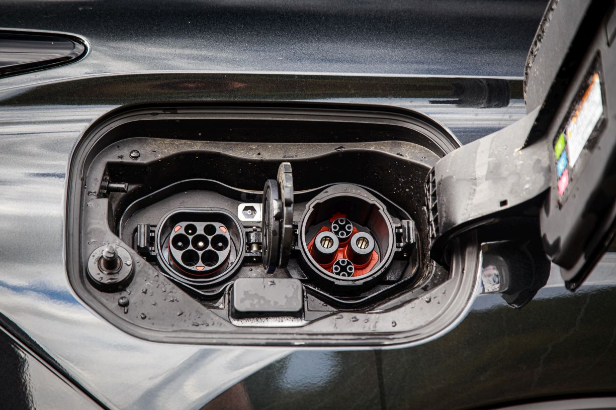 test Mitsubishi Outlander 2025