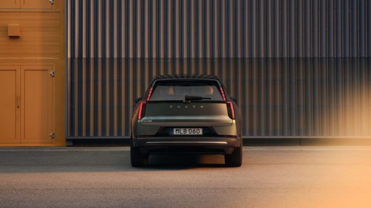 Volvo EX60 2026