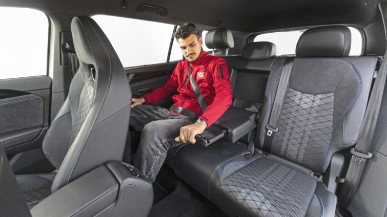 test comparativ Hyundai Santa Fe, Mitsubishi Outlander, VW Tayron