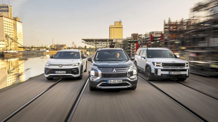 test comparativ Hyundai Santa Fe, Mitsubishi Outlander, VW Tayron