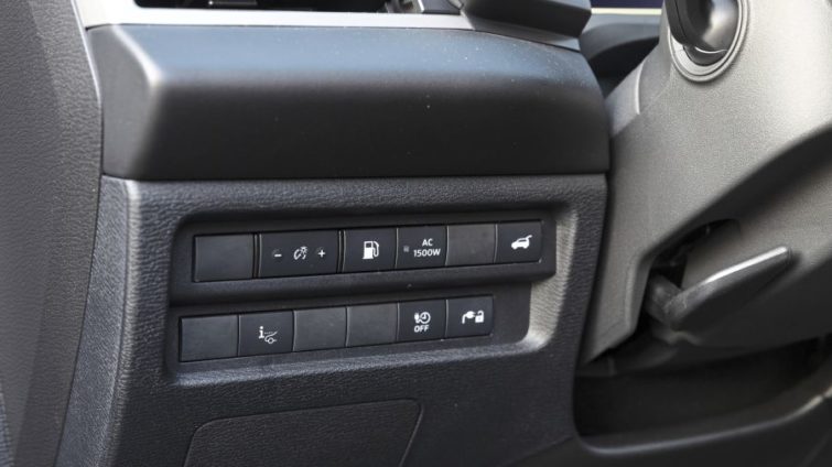 test comparativ Hyundai Santa Fe, Mitsubishi Outlander, VW Tayron