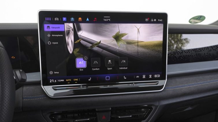 Test comparativ Hyundai Santa Fe, Mitsubishi Outlander, VW Tayron