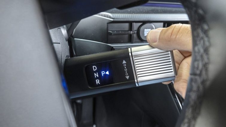 test comparativ Hyundai Santa Fe, Mitsubishi Outlander, VW Tayron