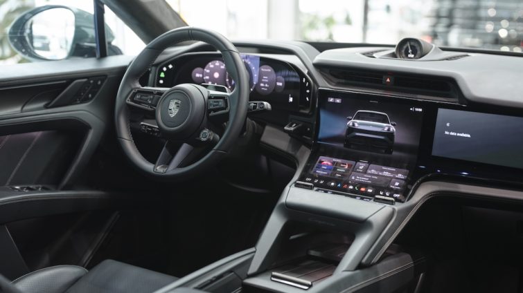 Porsche Cayenne Flow display