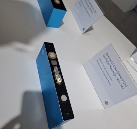 celulele prismatice de la bateria semis-solidă